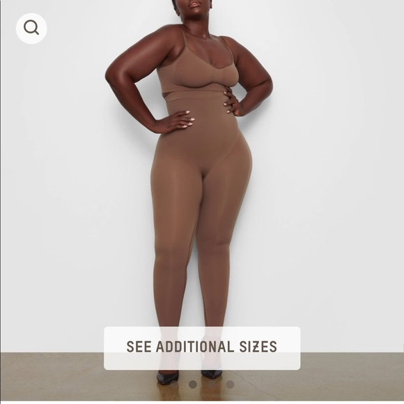 Skims Sculpting Leggings - Picture 7 of 8